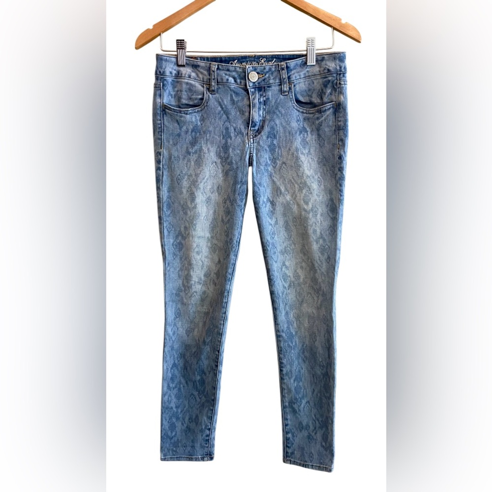 American Eagle Outfitters: Light Blue Skinny Jeans with Subtle Pattern